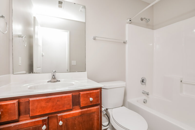 2,940/Mo, 934 Lakemont Dr Clayton, NC 27520 Bathroom View