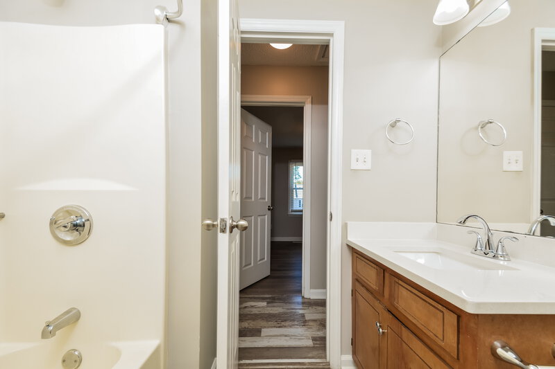 2,290/Mo, 808 Hepplewhite Ct Fuquay Varina, NC 27526 Bathroom View 2