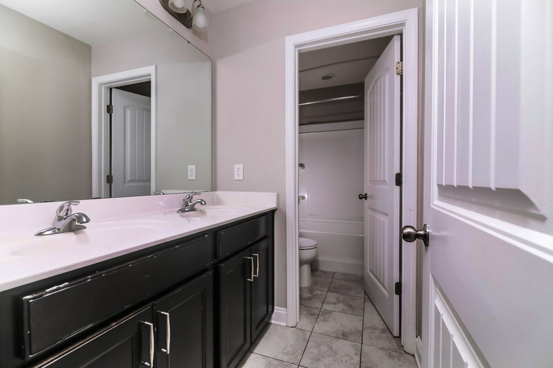 2,340/Mo, 504 Willow Breeze Ct Zebulon, NC 27597 Bathroom View