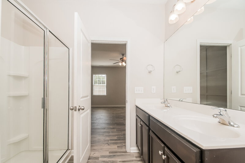 1,865/Mo, 674 River Dell Townes Ave Clayton, NC 27527 Main Bathroom View