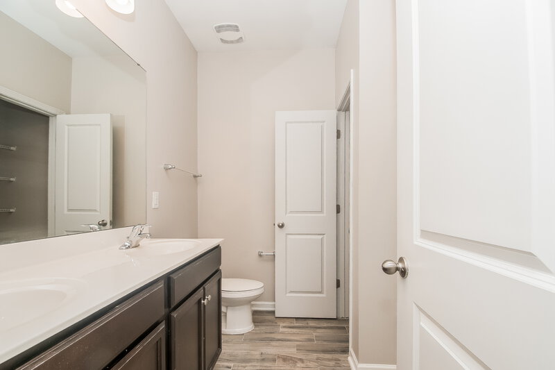 1,865/Mo, 674 River Dell Townes Ave Clayton, NC 27527 Main Bathroom View 2