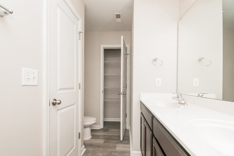 1,865/Mo, 674 River Dell Townes Ave Clayton, NC 27527 Bathroom View