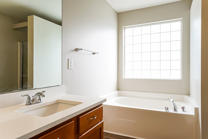 2,450/Mo, 618 Twain Town Dr Knightdale, NC 27545 Main Bathroom View 2