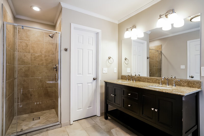2,950/Mo, 8821 Juaquin Ln Raleigh, NC 27603 Main Bathroom View