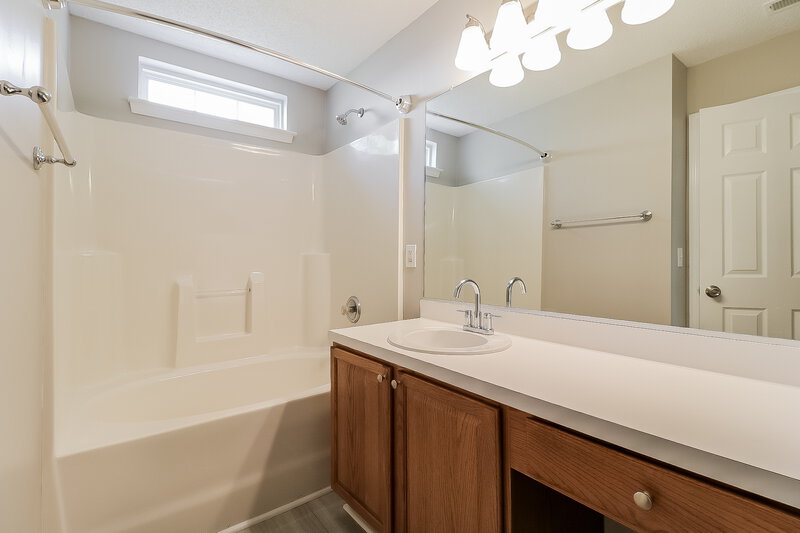 1,885/Mo, 605 Three Meadows Rd Fuquay Varina, NC 27526 Main Bathroom View