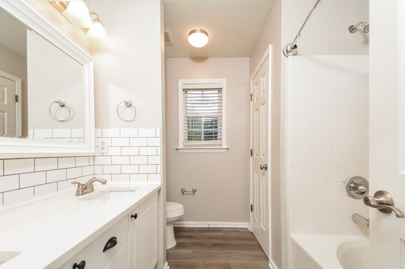2,095/Mo, 2348 Sapphire Valley Dr Raleigh, NC 27604 Main Bathroom View