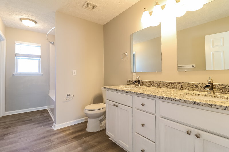 1,815/Mo, 504 Laurens Way Knightdale, NC 27545 Main Bathroom View