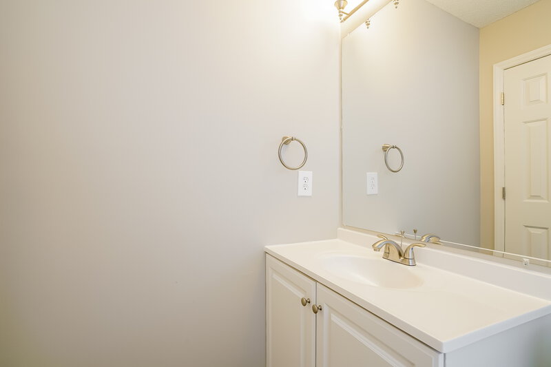 1,820/Mo, 5428 Marthonna Way Raleigh, NC 27616 Main Bathroom View