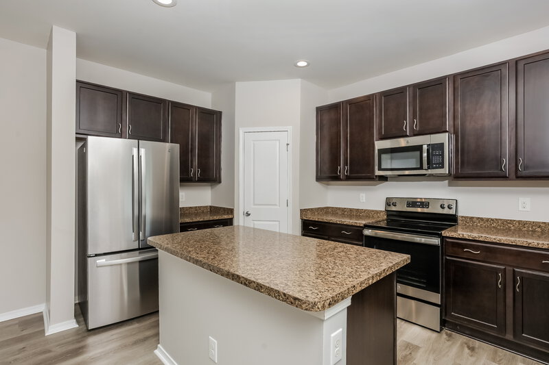 1,960/Mo, 179 Plymouth Dr Clayton, NC 27520 Kitchen View