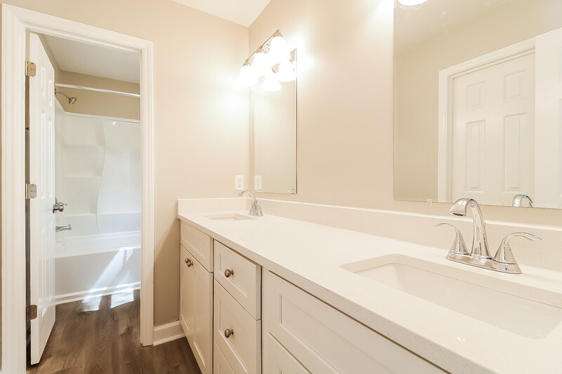 2,380/Mo, 4308 Birmingham Way Raleigh, NC 27604 Main Bathroom View