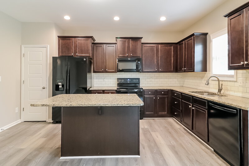 2,055/Mo, 253 Lanier Pl Clayton, NC 27527 Kitchen View 2
