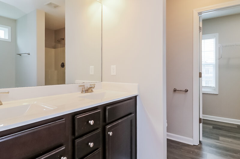 2,055/Mo, 253 Lanier Pl Clayton, NC 27527 Main Bathroom View
