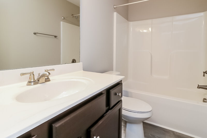 2,055/Mo, 253 Lanier Pl Clayton, NC 27527 Main Bathroom View 2