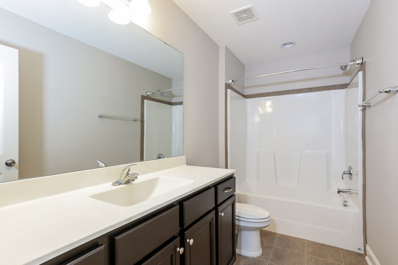 2,290/Mo, 168 Hawkesburg Dr Clayton, NC 27527 Bathroom View