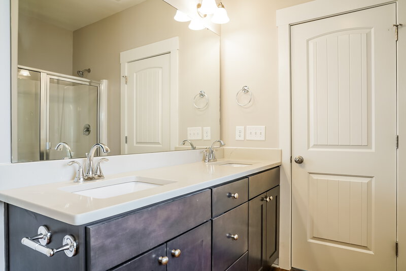 3,380/Mo, 936 Sandyhill Rd Wendell, NC 27591 Main Bathroom View