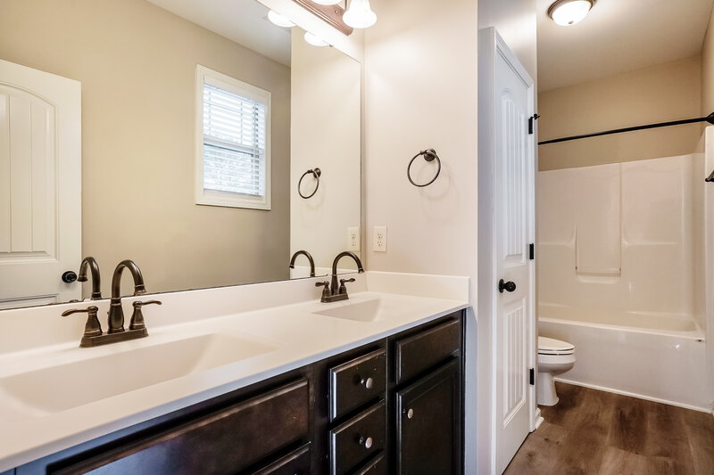 1,690/Mo, 62 Dropseed Lane Smithfield, NC 27577 Main Bathroom View