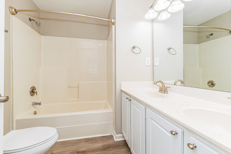 2,515/Mo, 3608 Serendipity Dr Raleigh, NC 27616 Main Bathroom View 2