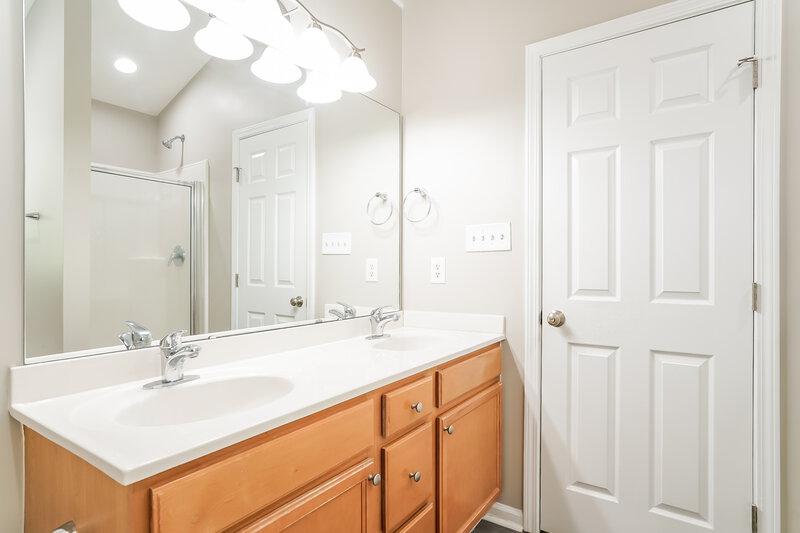 2,255/Mo, 8137 Marshall Brae Drive Raleigh, NC 27616 Main Bathroom View