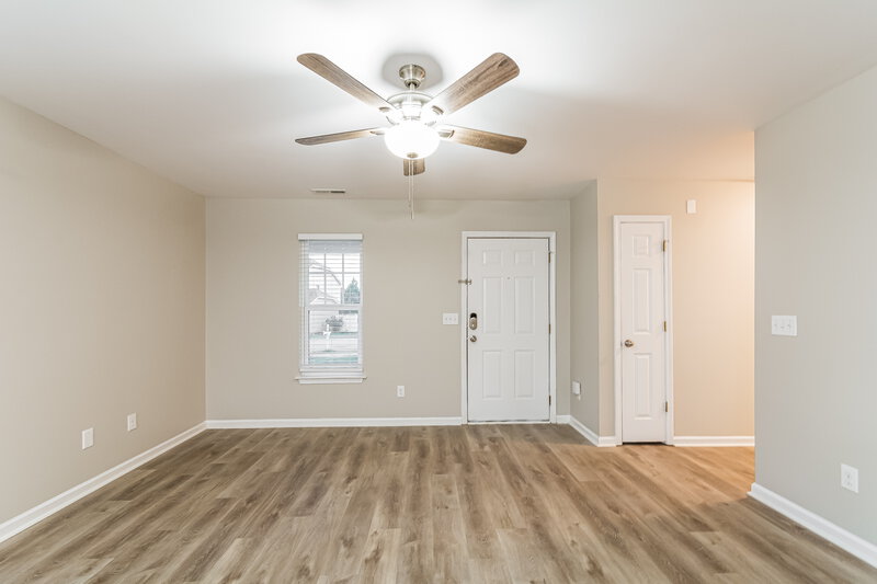 2,800/Mo, 821 Skinner Dr Raleigh, NC 27610 Living Room View