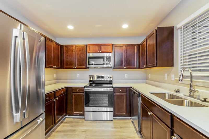 2,800/Mo, 821 Skinner Dr Raleigh, NC 27610 Kitchen View