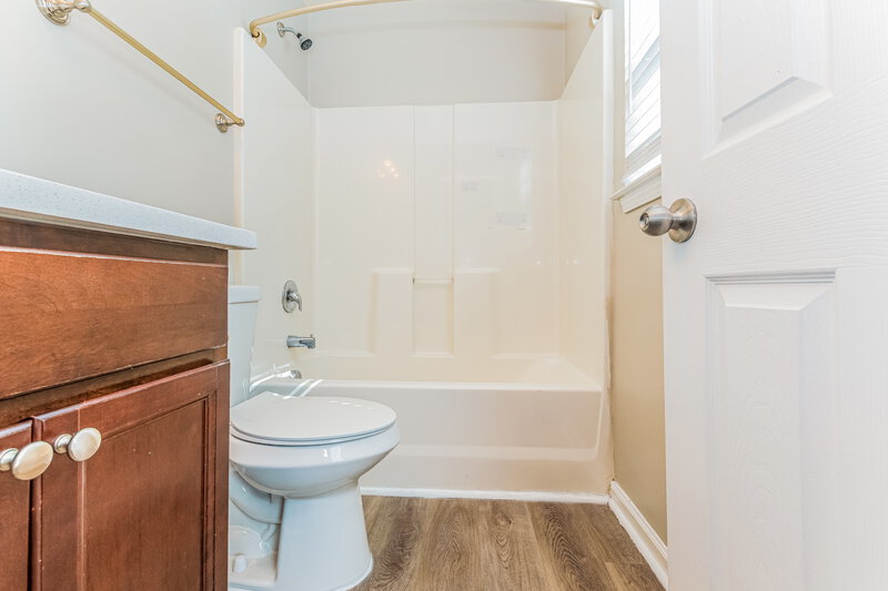 1,935/Mo, 821 Skinner Dr Raleigh, NC 27610 Main Bathroom View