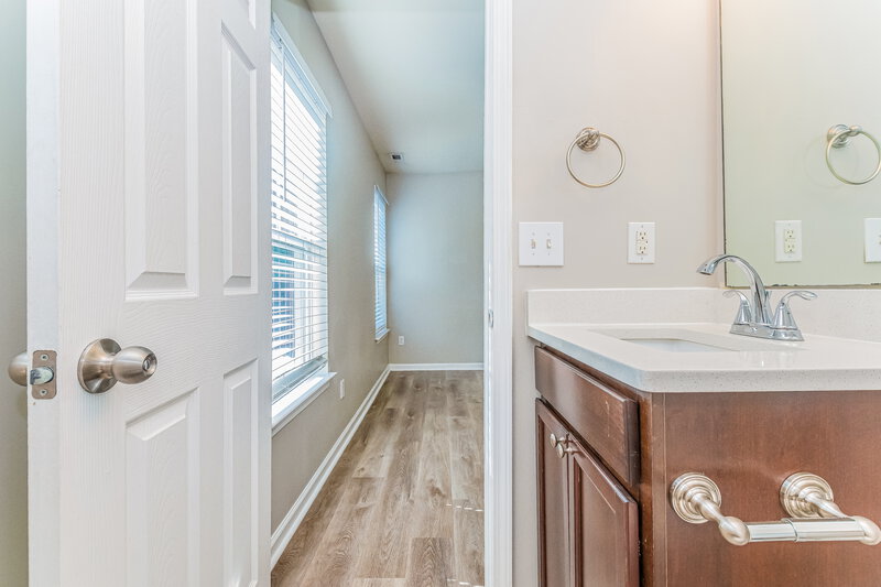 1,935/Mo, 821 Skinner Dr Raleigh, NC 27610 Main Bathroom View 2