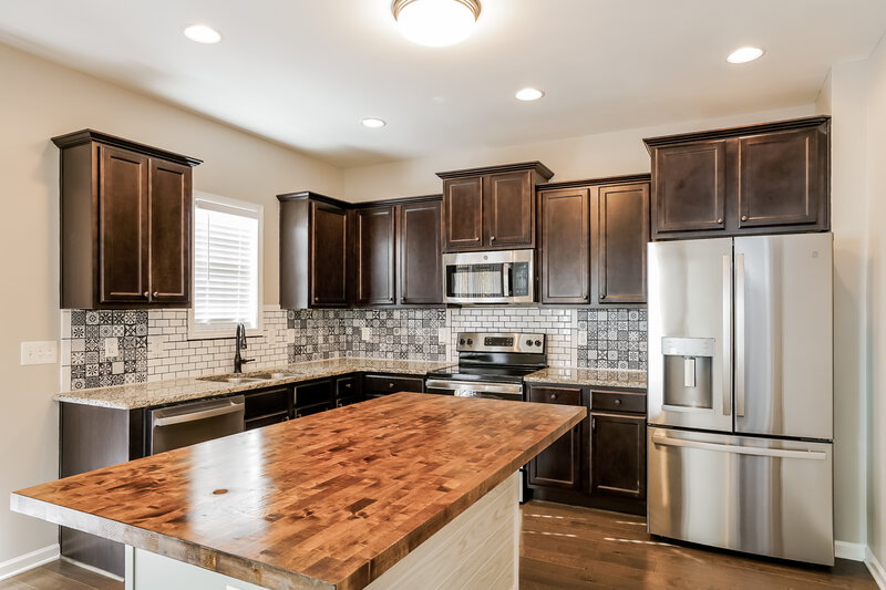 2,025/Mo, 332 Chamberlain Dr Clayton, NC 27527 Kitchen View