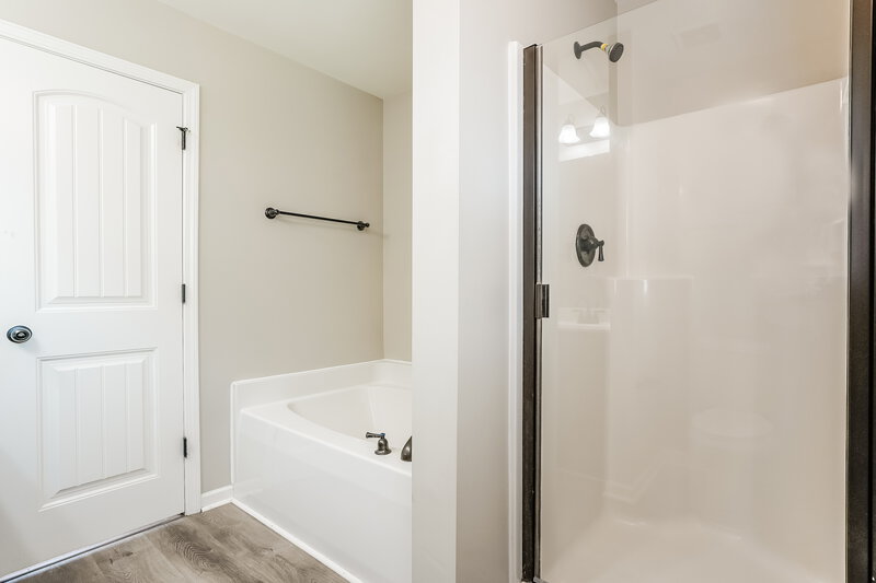 1,940/Mo, 332 Chamberlain Dr Clayton, NC 27527 Main Bathroom View
