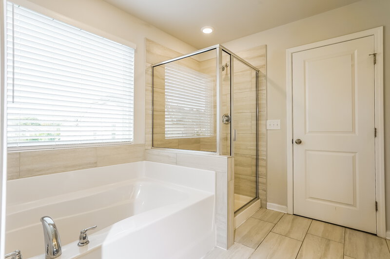 1,930/Mo, 534 Dawley Dr Fuquay Varina, NC 27526 Main Bathroom View