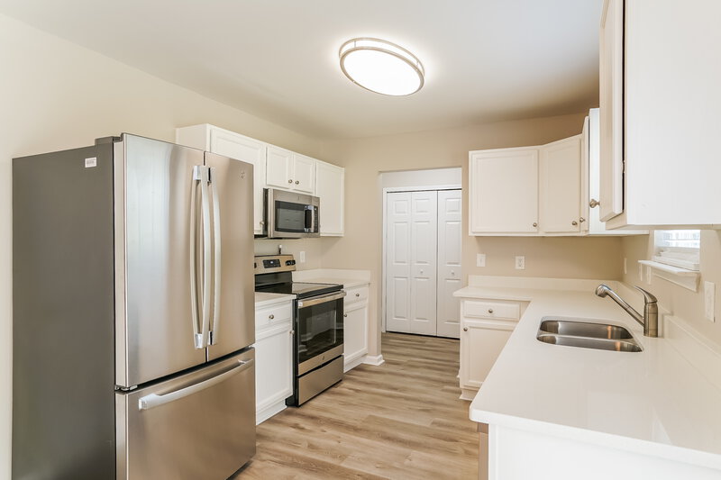 2,070/Mo, 3928 Tyler Bluff Ln Raleigh, NC 27616 Kitchen View