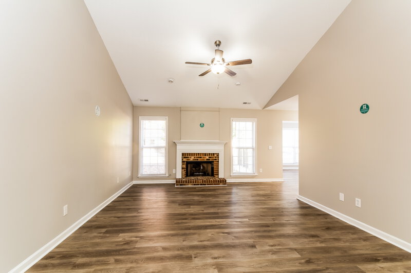 2,110/Mo, 300 Stonecreek Dr Apex, NC 27539 Living Room View