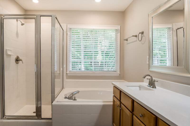 2,035/Mo, 508 S Allen Rd Wake Forest, NC 27587 Main Bathroom View