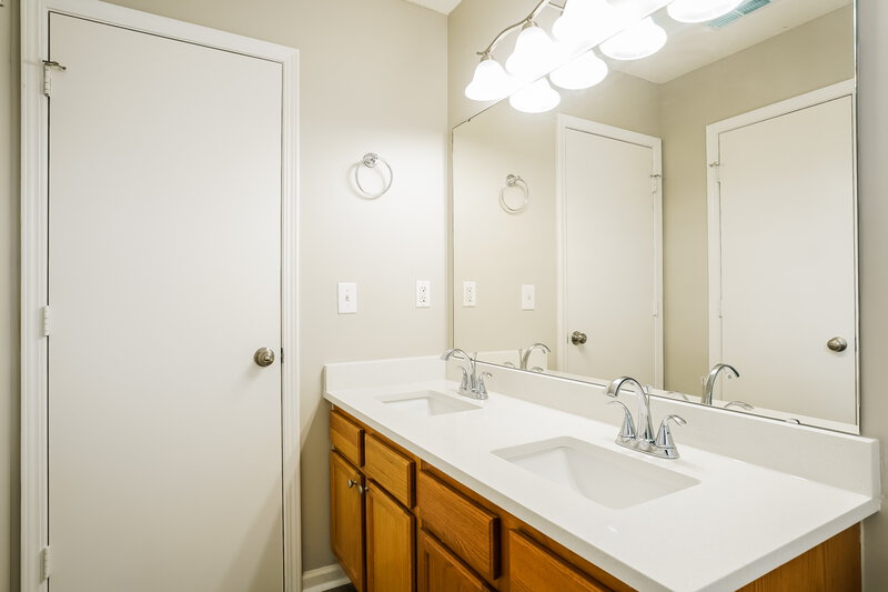 2,310/Mo, 3752 Tryon Ridge Dr Raleigh, NC 27610 Main Bathroom View