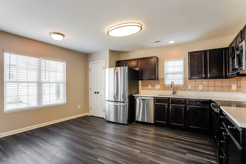 2,740/Mo, 1615 Moineau Ln Raleigh, NC 27610 Kitchen View 3