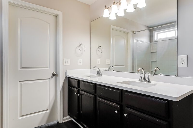 2,740/Mo, 1615 Moineau Ln Raleigh, NC 27610 Bathroom View