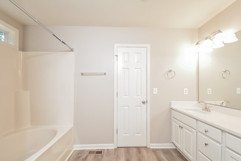 1,825/Mo, 504 Jaffiley Ct Wake Forest, NC 27587 Main Bathroom View