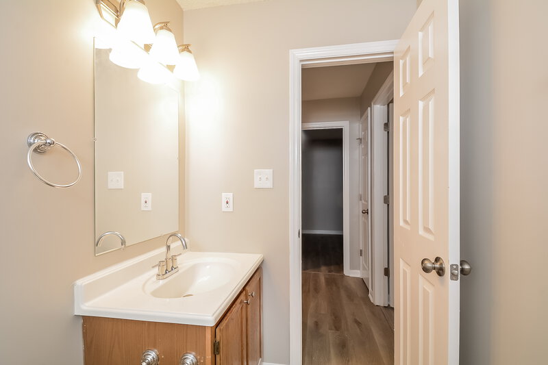 1,680/Mo, 805 Penmon Dr Fuquay Varina, NC 27526 Main Bathroom View