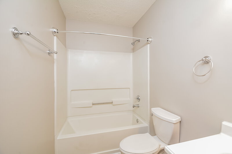 1,680/Mo, 805 Penmon Dr Fuquay Varina, NC 27526 Bathroom View