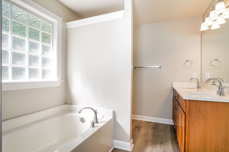 2,190/Mo, 4613 Landover Dale Dr Raleigh, NC 27616 Main Bathroom View