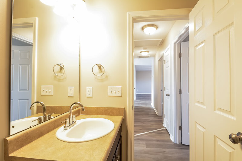 1,695/Mo, 138 Johnston Farms Dr Wilson's Mills, NC 27577 Main Bathroom View