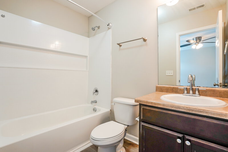 1,575/Mo, 138 Johnston Farms Dr Wilson's Mills, NC 27577 Main Bathroom View