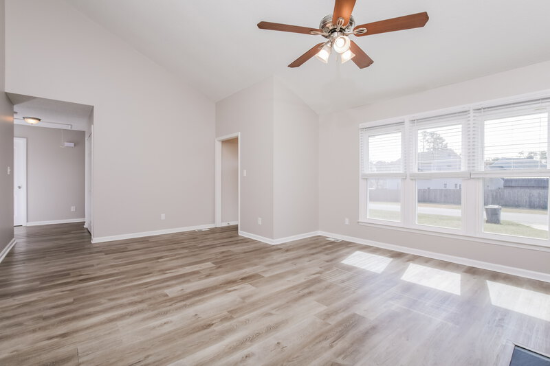 1,865/Mo, 4 Olde Charles Towne Ct Wendell, NC 27591 Living Room View 2