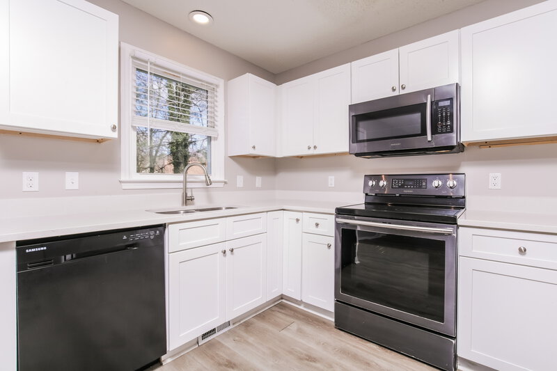 1,865/Mo, 4 Olde Charles Towne Ct Wendell, NC 27591 Kitchen View 2