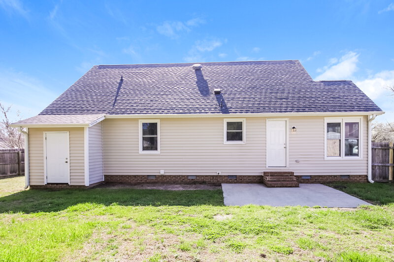 1,865/Mo, 4 Olde Charles Towne Ct Wendell, NC 27591 Rear View