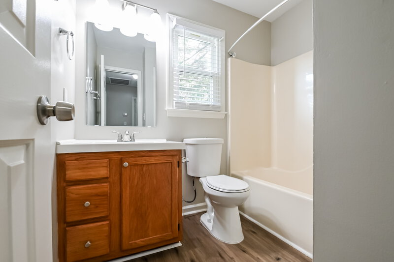 1,895/Mo, 309 Wax Myrtle Ct Cary, NC 27513 Bathroom View