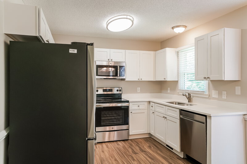 1,745/Mo, 1024 Holly Pointe Dr Wendell, NC 27591 Kitchen View