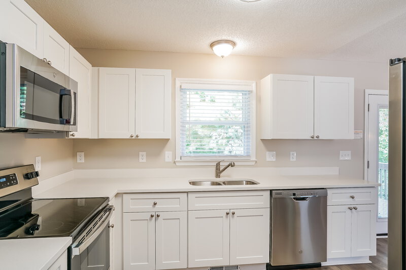 2,520/Mo, 1109 Ujamaa Dr Raleigh, NC 27610 Kitchen View 2