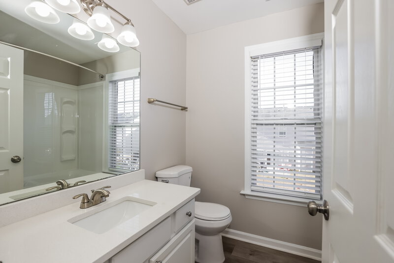 2,040/Mo, 4417 Cardinal Grove Blvd Raleigh, NC 27616 Main Bathroom View