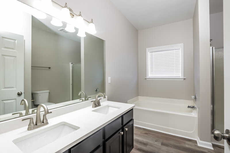 2,040/Mo, 4417 Cardinal Grove Blvd Raleigh, NC 27616 Bathroom View