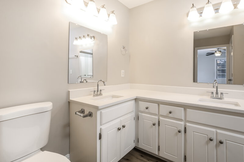 1,795/Mo, 14 Olde Charles Towne Ct Wendell, NC 27591 Main Bathroom View